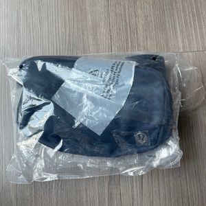 NWT Lululemon 1L Everywhere Belt Bag True Navy